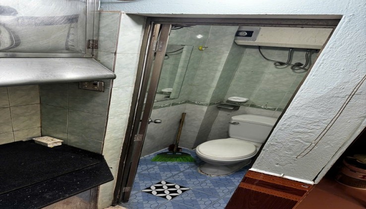 Cho thuê nhà ở hộ gia đình, nhóm 6 người Phố Thanh Nhàn  3 tầng, 2 ngủ, 8 Triệu